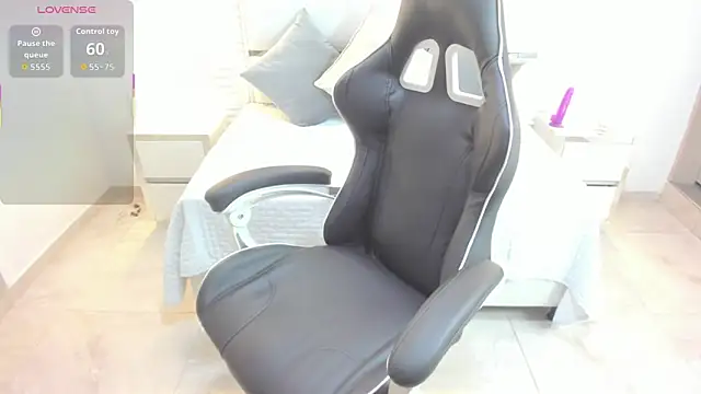 Snapshot of Zulema_hamdi chatting on 10.13.25 Zulema hamdi online show from 10.13.25