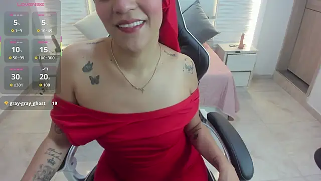 Snapshot of Zulema_hamdi chatting on 10.31.25 Zulema hamdi online show from 10.31.25