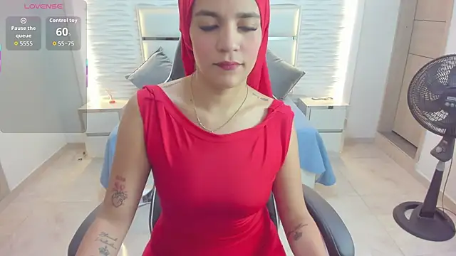 Snapshot of Zulema_hamdi chatting on 11.12.25 Zulema hamdi online show from 11.12.25