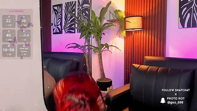 Snapshot of Georgina_caruso chatting on 12.22.25 Georgina caruso online show from 12.22.25