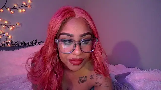 Snapshot of hazelbaby8880 chatting on 03.02.25 hazelbaby8880 online show from 03.02.25