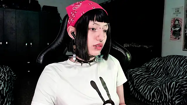 Snapshot of roxy_toxic chatting on 01.16.26 roxy toxic online show from 01.16.26