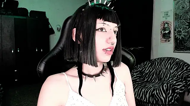 Snapshot of roxy_toxic chatting on 02.04.26 roxy toxic online show from 02.04.26