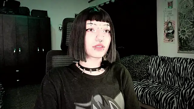 Snapshot of roxy_toxic chatting on 02.24.26 roxy toxic online show from 02.24.26