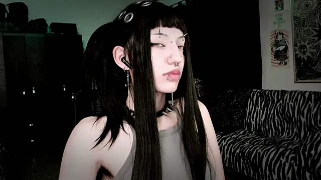 Snapshot of roxy_toxic chatting on 03.24.26 roxy toxic online show from 03.24.26