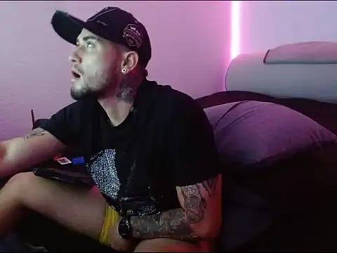 Snapshot of Lliam_2 chatting on 01.18.25 Lliam 2 online show from 01.18.25