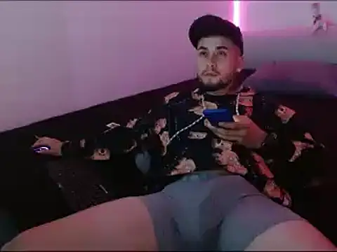 Snapshot of Lliam_2 chatting on 01.22.25 Lliam 2 online show from 01.22.25