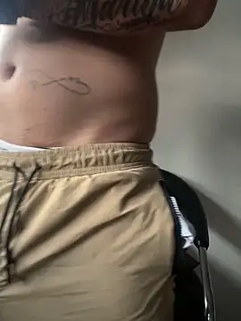 Snapshot of Lliam_2 chatting on 01.24.25 Lliam 2 online show from 01.24.25