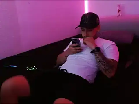 Snapshot of Lliam_2 chatting on 01.26.25 Lliam 2 online show from 01.26.25