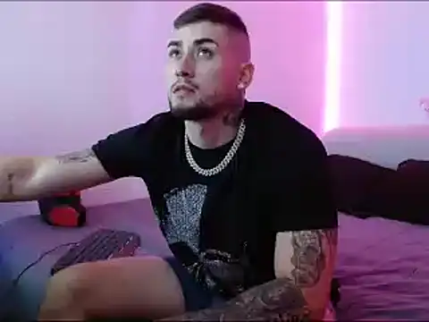 Snapshot of Lliam_2 chatting on 01.30.25 Lliam 2 online show from 01.30.25