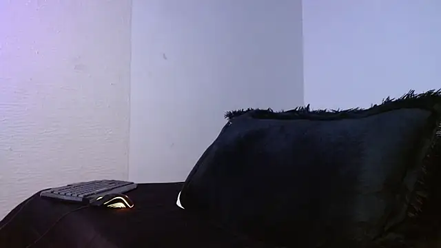 Snapshot of Lliam_2 chatting on 09.17.25 Lliam 2 online show from 09.17.25