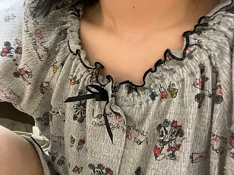 Snapshot of riri_riri_jp chatting on 09.13.25 riri riri jp online show from 09.13.25