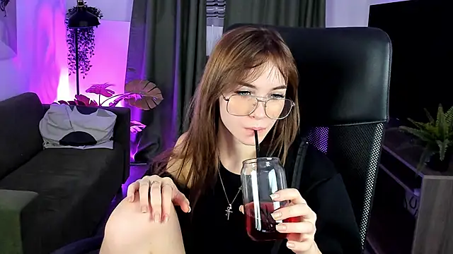 DakotaaJohnnson online show from 01.27.25