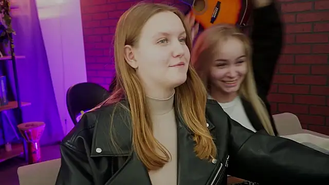 DakotaaJohnnson online show from 09.25.25