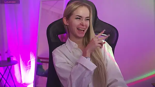 DakotaaJohnnson online show from 10.28.25