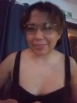 Snapshot of criscrispdv chatting on 05.17.26 criscrispdv online show from 05.17.26