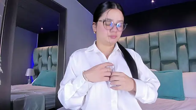 ValeriaOrtega online show from 02.05.25