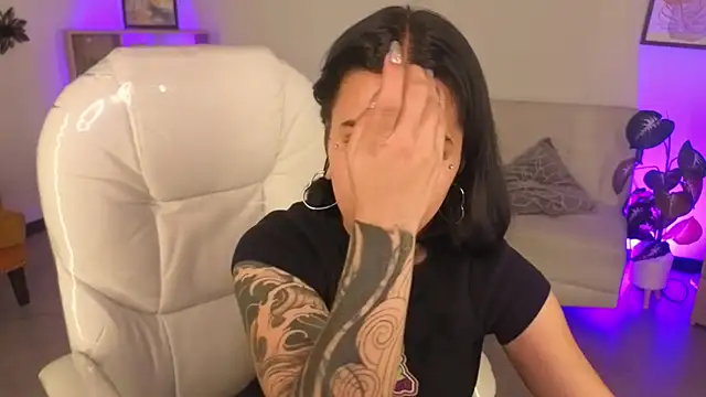 Nicole Foxx  online show from 11.30.25