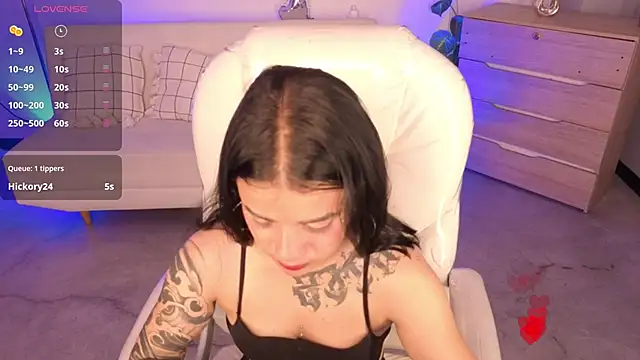 Nicole Foxx  online show from 04.30.26