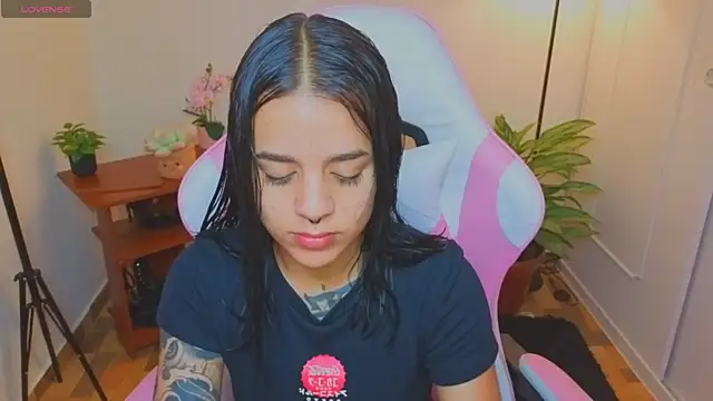 Nicole Foxx  online show from 06.18.26