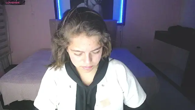 Snapshot of Kitten_Cam chatting on 11.20.25 Kitten Cam online show from 11.20.25