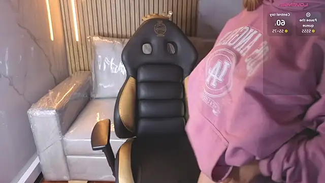 Snapshot of Kitten_Cam chatting on 11.27.25 Kitten Cam online show from 11.27.25