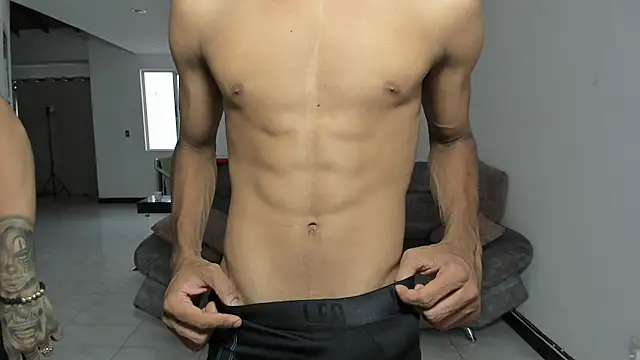 hotlittleones18 online show from 10.31.25