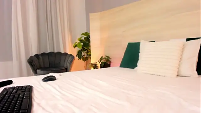 EllaWhiteX online show from 05.29.26