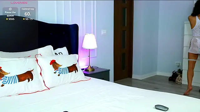 EllaWhiteX online show from 07.28.26