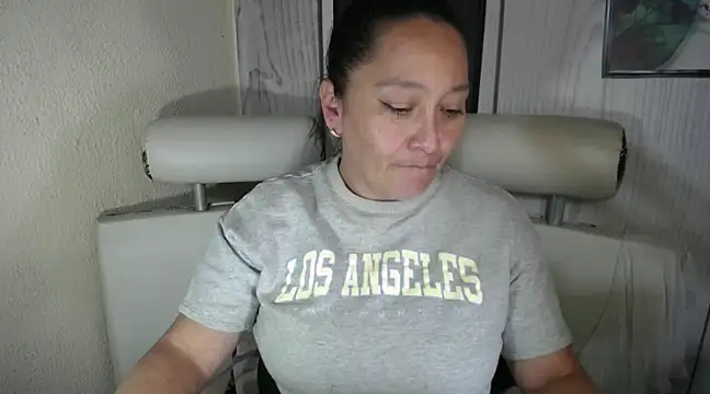 Snapshot of JULIANAWET69 chatting on 02.14.25 JULIANAWET69 online show from 02.14.25