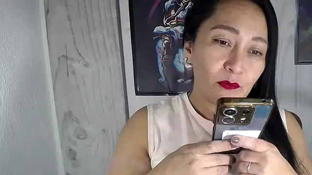 Snapshot of JULIANAWET69 chatting on 10.15.25 JULIANAWET69 online show from 10.15.25