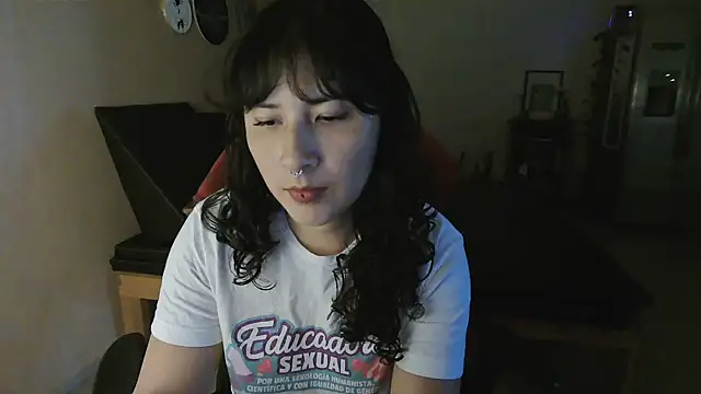 Snapshot of GinnyDelice chatting on 10.22.25 GinnyDelice online show from 10.22.25
