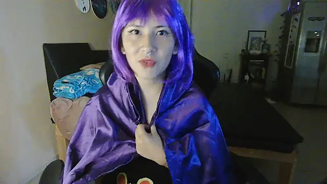 Snapshot of GinnyDelice chatting on 10.27.25 GinnyDelice online show from 10.27.25