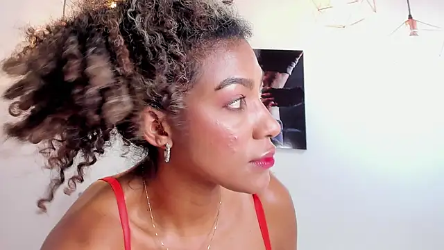 Snapshot of hailey_thompsonX chatting on 02.06.25 hailey thompsonX online show from 02.06.25