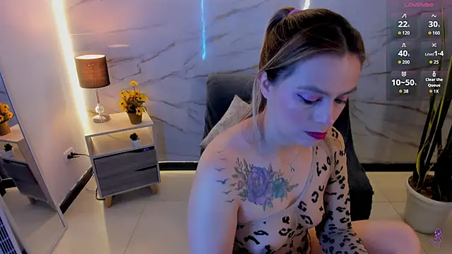 RayaCarr  online show from 04.30.26