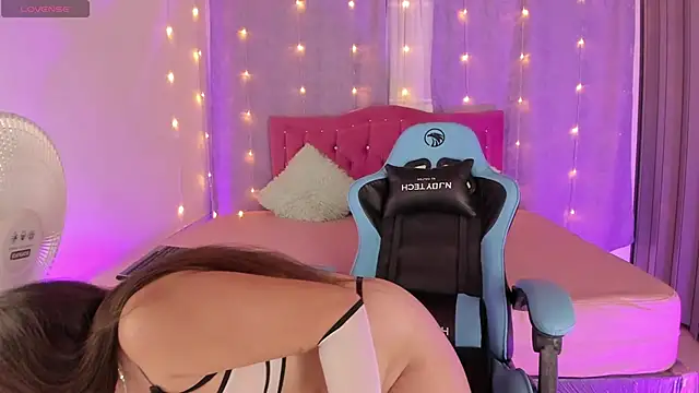 Lia little18 online show from 01.18.25