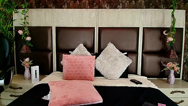 Bella Smiith  online show from 09.10.25