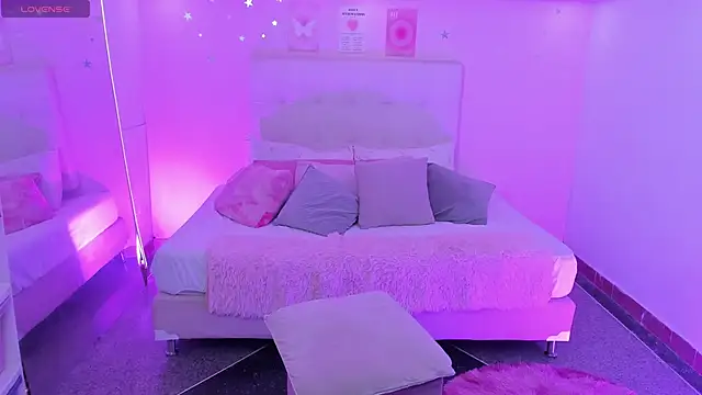 ScarlettDreamss7 online show from 04.22.26