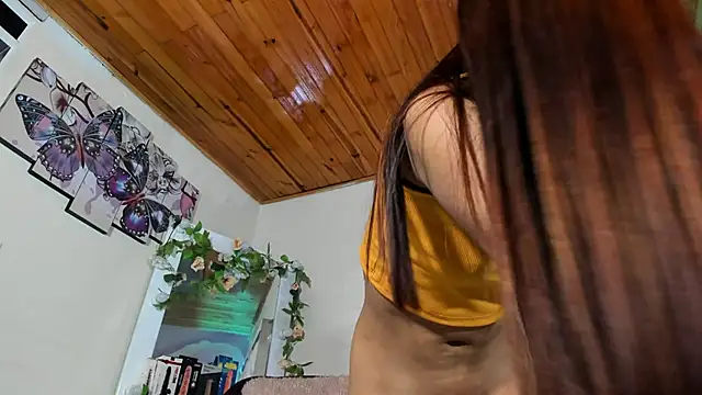 emili clark online show from 03.23.25