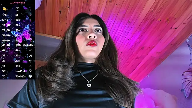 emili clark online show from 11.28.25