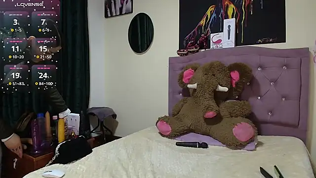 Emmie Hot online show from 11.25.25