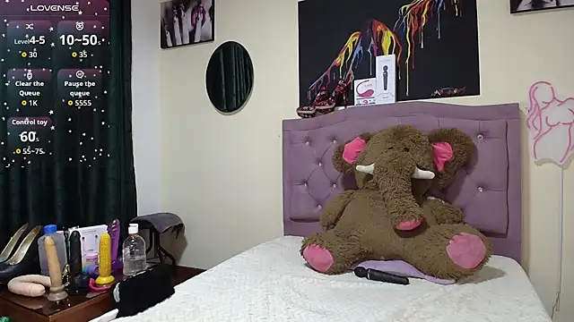 Emmie Hot online show from 11.29.25