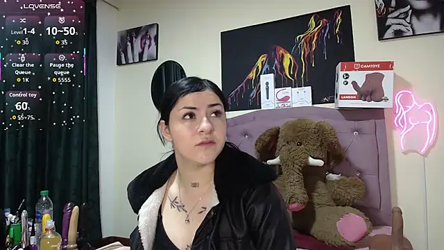 Snapshot of Emmie_Hot chatting on 06.04.26 Emmie Hot online show from 06.04.26