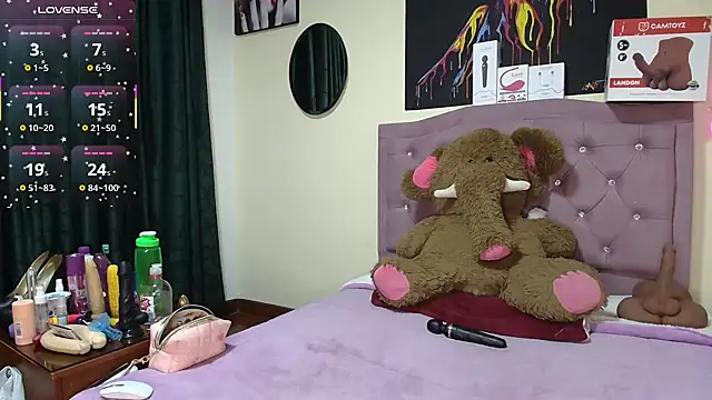 Snapshot of Emmie_Hot chatting on 06.24.26 Emmie Hot online show from 06.24.26