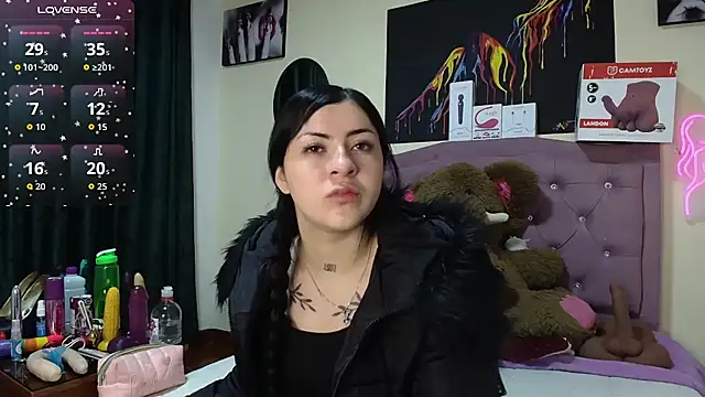Snapshot of Emmie_Hot chatting on 06.27.26 Emmie Hot online show from 06.27.26