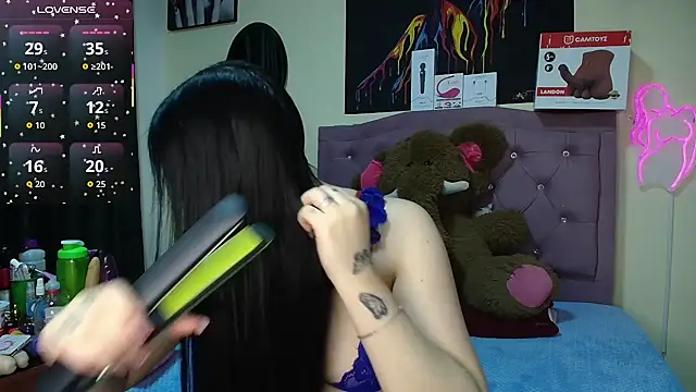 Snapshot of Emmie_Hot chatting on 07.07.26 Emmie Hot online show from 07.07.26