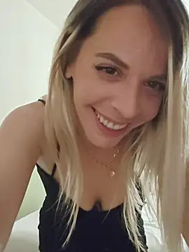 Snapshot of SweetyNinaOff1 chatting on 04.15.26 SweetyNinaOff1 online show from 04.15.26