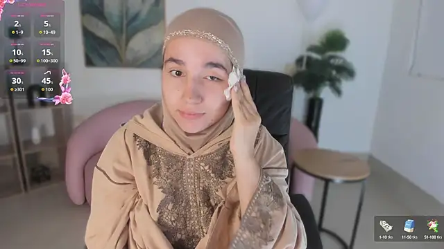 Snapshot of Ayha_khalaf chatting on 09.15.25 Ayha khalaf online show from 09.15.25