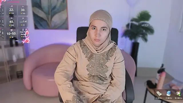 Snapshot of Ayha_khalaf chatting on 09.22.25 Ayha khalaf online show from 09.22.25