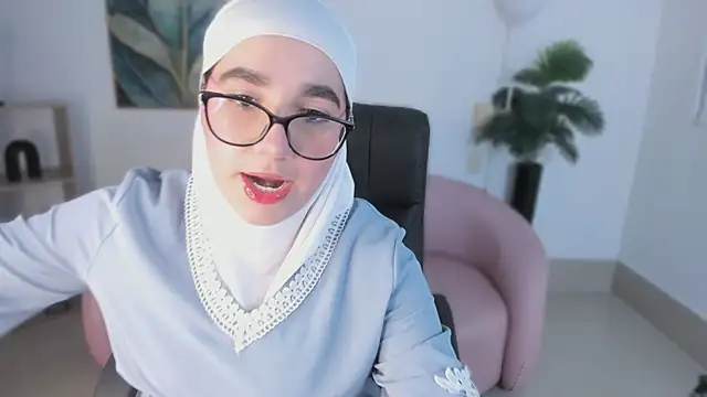 Snapshot of Ayha_khalaf chatting on 09.23.25 Ayha khalaf online show from 09.23.25